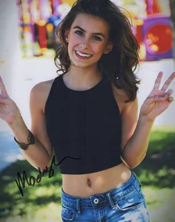 Madisyn Shipman autograph