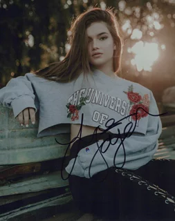 Alexis Jayde Burnett autograph