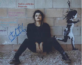 Eve Harlow autograph