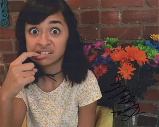 Giselle Lomelino autograph