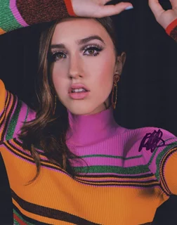 Pilot Paisley-Rose autograph