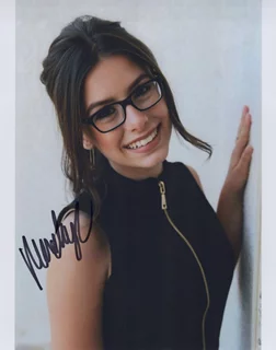Madisyn Shipman autograph