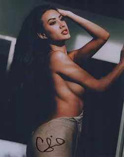 Corrie Yee autograph