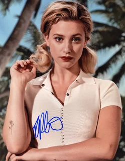 Lili Reinhart autograph