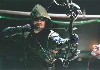Stephen Amell autograph
