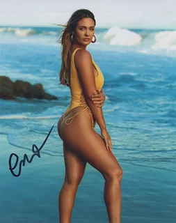 Olivia June autograph