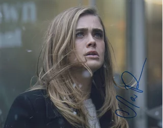 Melissa Roxburgh autograph
