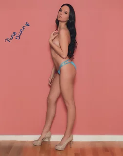 Nina Dunn autograph