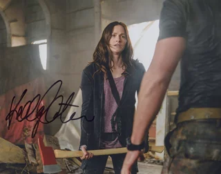 Kelly Overton autograph