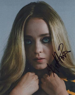 Madeleine Arthur autograph