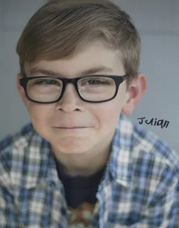 Julian Hilliard autograph