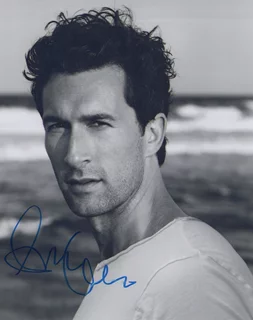 Aaron Lazar autograph