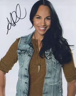 Amanda Brugel autograph