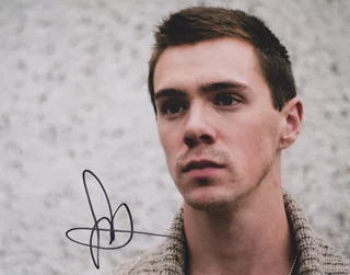 Sam Keeley autograph