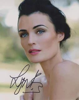 Lyne Renee autograph