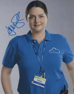 Lauren Ash autograph