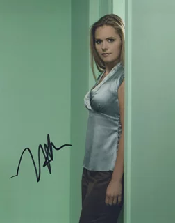 Maggie Lawson autograph