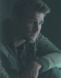 Liam Hemsworth autograph