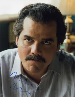 Wagner Moura autograph
