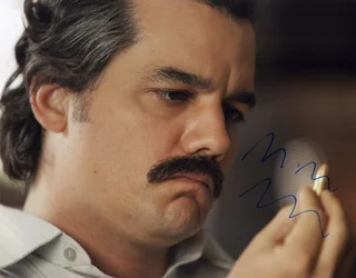 Wagner Moura autograph