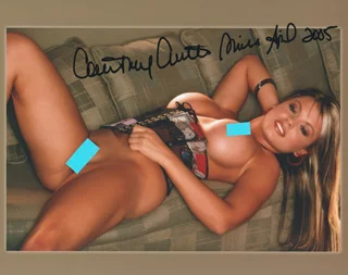 Courtney Culkin autograph