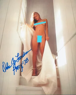 Debra Jo Fondren autograph