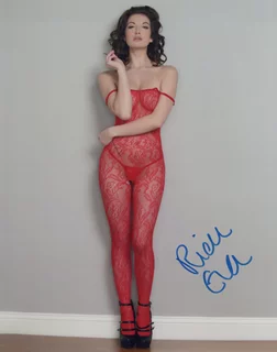 Richelle Eva autograph