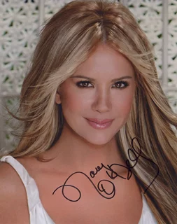 Nancy O'Dell autograph