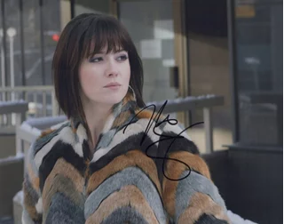 Mary Elizabeth Winstead autograph