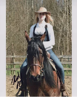 Rachelle Henry autograph