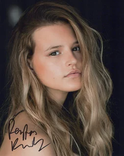 Peyton Kennedy autograph