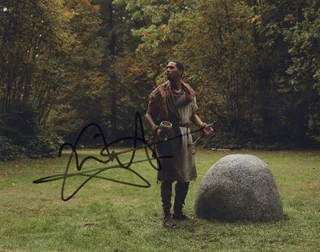 Elliot Knight autograph