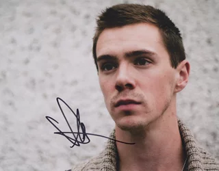 Sam Keeley autograph