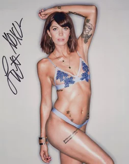 Leah Winters autograph