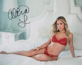 Alina Lopez autograph