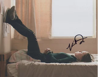 Kaitlyn Dever autograph