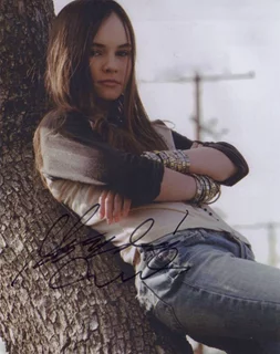 Madeline Carroll autograph