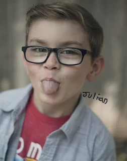 Julian Hilliard autograph