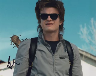 Joe Keery autograph
