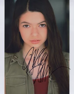 Nikki Hahn autograph