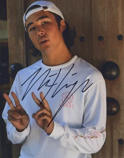 Nico Hiraga autograph