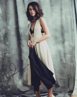 Abigail Spencer autograph