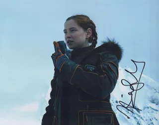 Mina Sundwall autograph