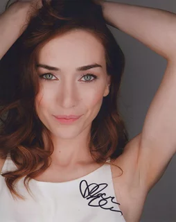 Jocelyn DeBoer autograph