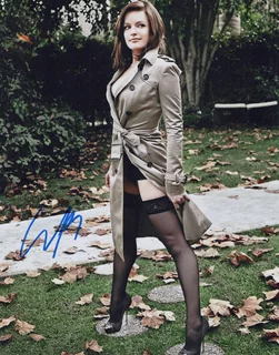 Elisabeth Moss autograph