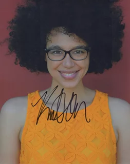 Kate Comer autograph