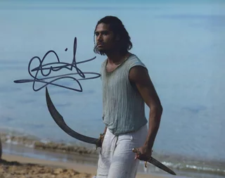 Elliot Knight autograph