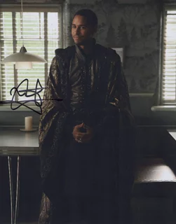 Elliot Knight autograph