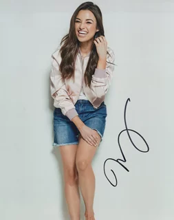 Jessica Meraz autograph