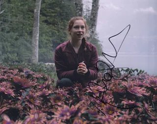 Mina Sundwall autograph